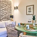 A La R Apartment *